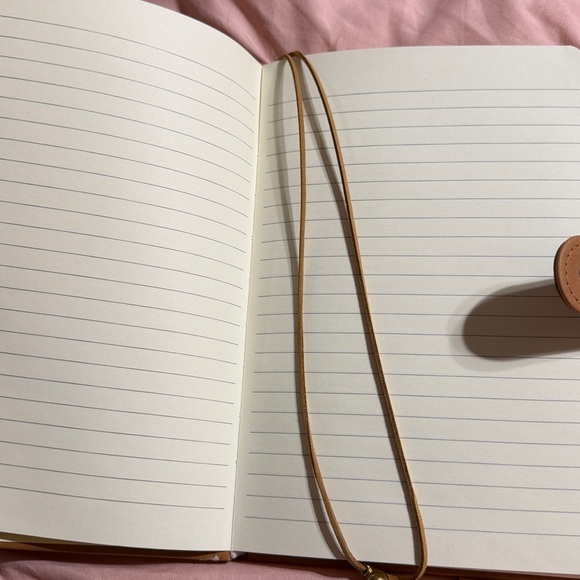 Brown and Tan Betty Boop 5 piece notebook and accessory set. - Picture 4 of 9